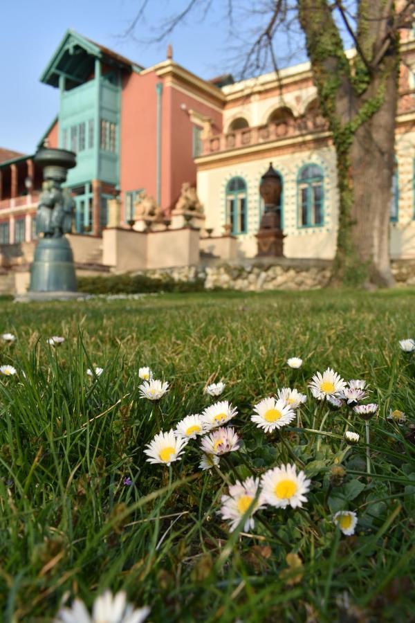 Zsolnay Negyed Vendeghaza Aparthotel Pécs Exteriör bild